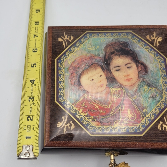Vintag Edna Hibel Mother & Child Art On Reuge Handmade Italian Jewelry Music Box - Picture 8 of 10